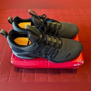 Puma Axelion Green and Black Lightweight Mesh Athletic and Fashion Sneakers